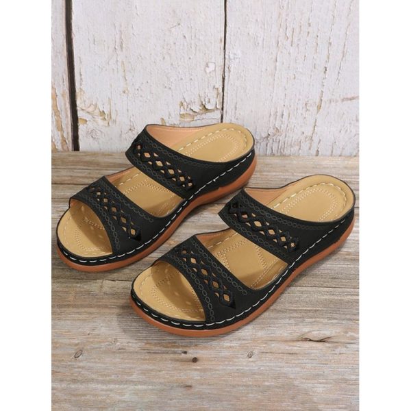 Retro Style Hollow Out Circular Embroidery Foot Casual Slippers - Image 15